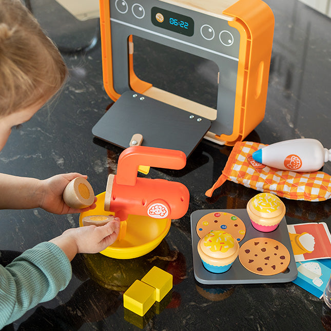 Fat Brain | Pretendables | Bakery Set