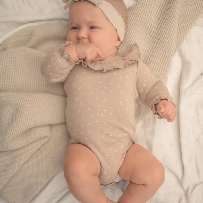 L'ovedbaby Organic Ruffle Neck Bodysuit | Oatmeal Dots
