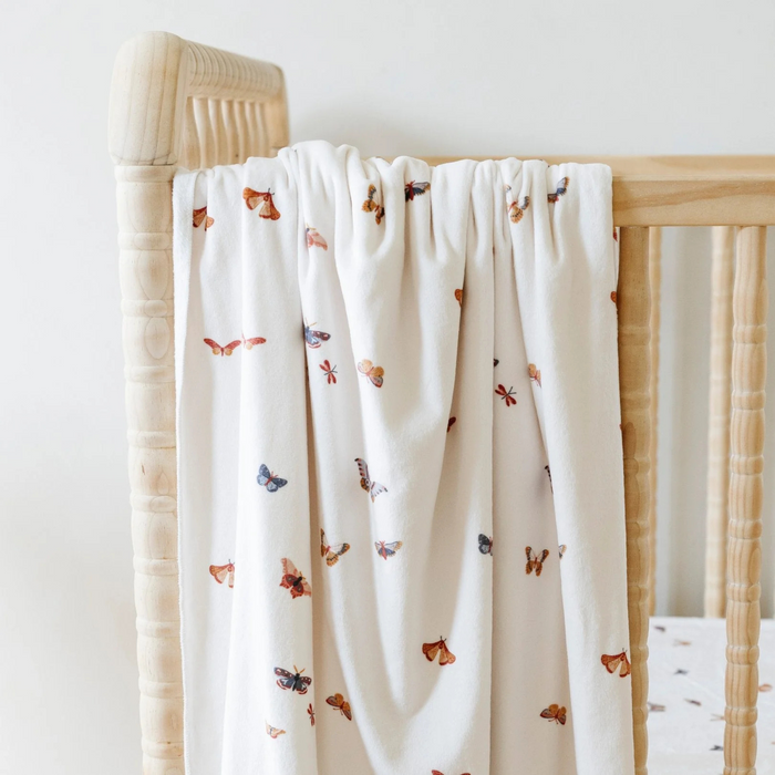 Saranoni | Minky Stretch Luxe Swaddle Blanket | Butterfly