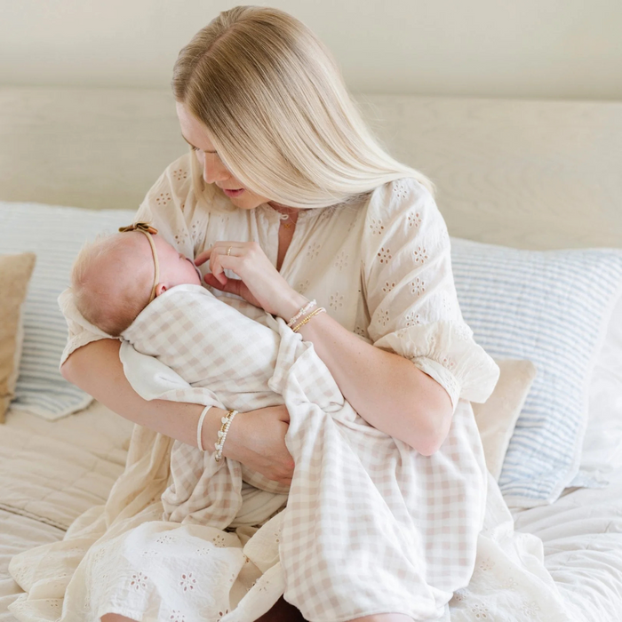 Saranoni | Minky Stretch Luxe Swaddle Blanket | Gingham